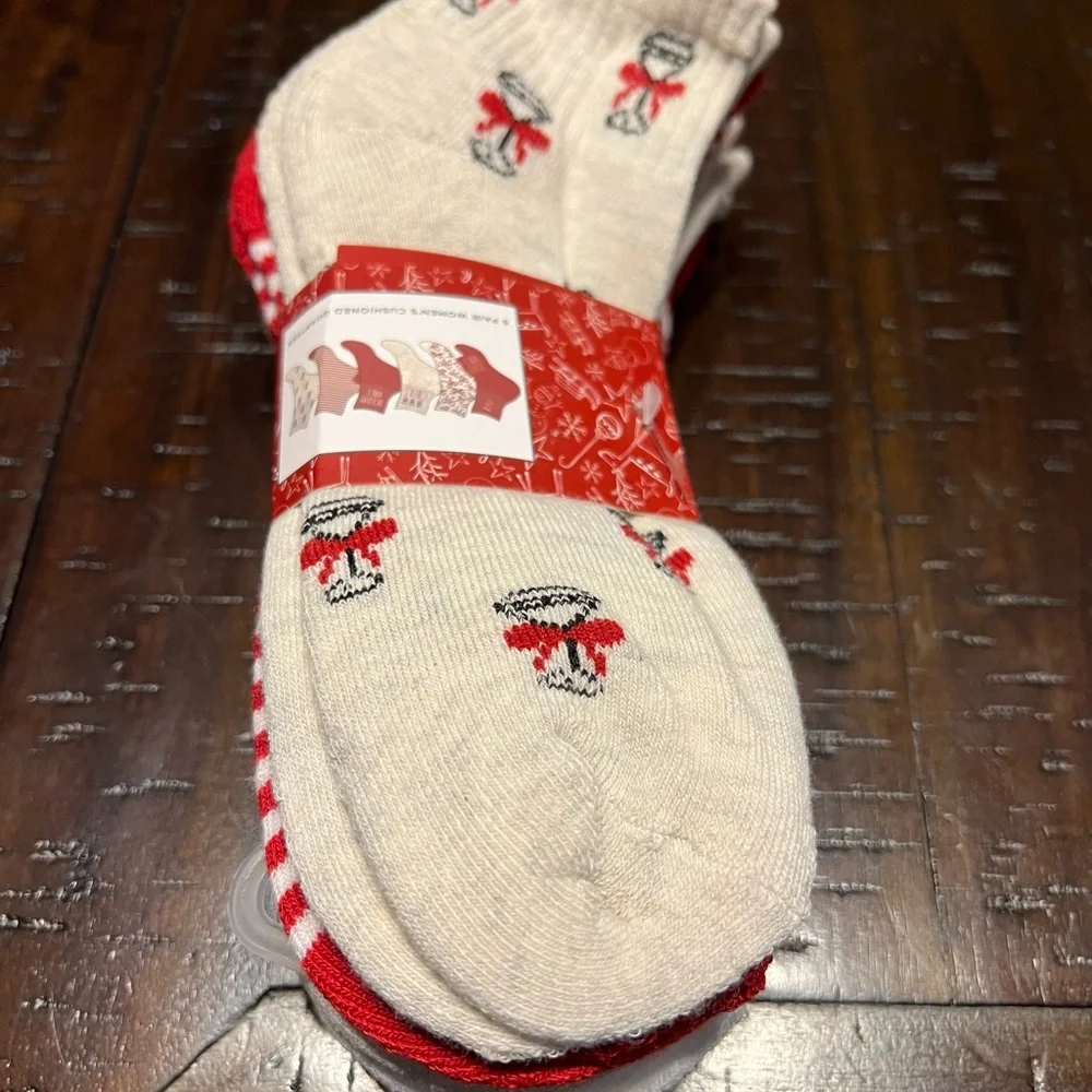 Rae Dunn Women’s Holiday Cheers Cushioned 6 pairs Quarter Length Socks
